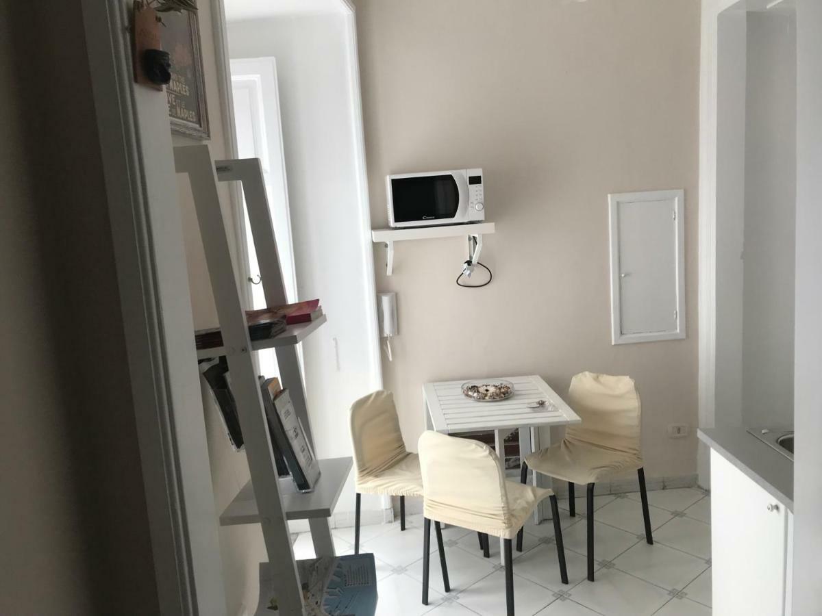 Borgo Santa Lucia Apartment Νάπολη Εξωτερικό φωτογραφία